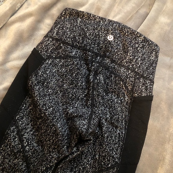 Lululemon 25” tights - Picture 3 of 7